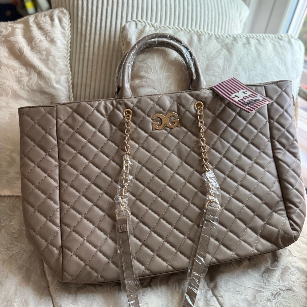 573. Gilda Paris Quilted Large Tote‎ in Taupe NWT $199 MSRP